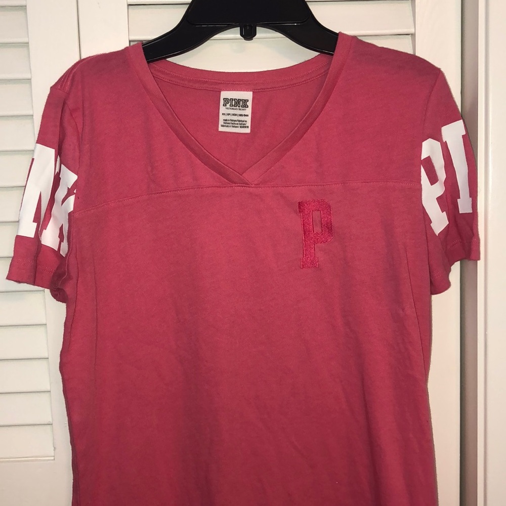VS pink tshirt